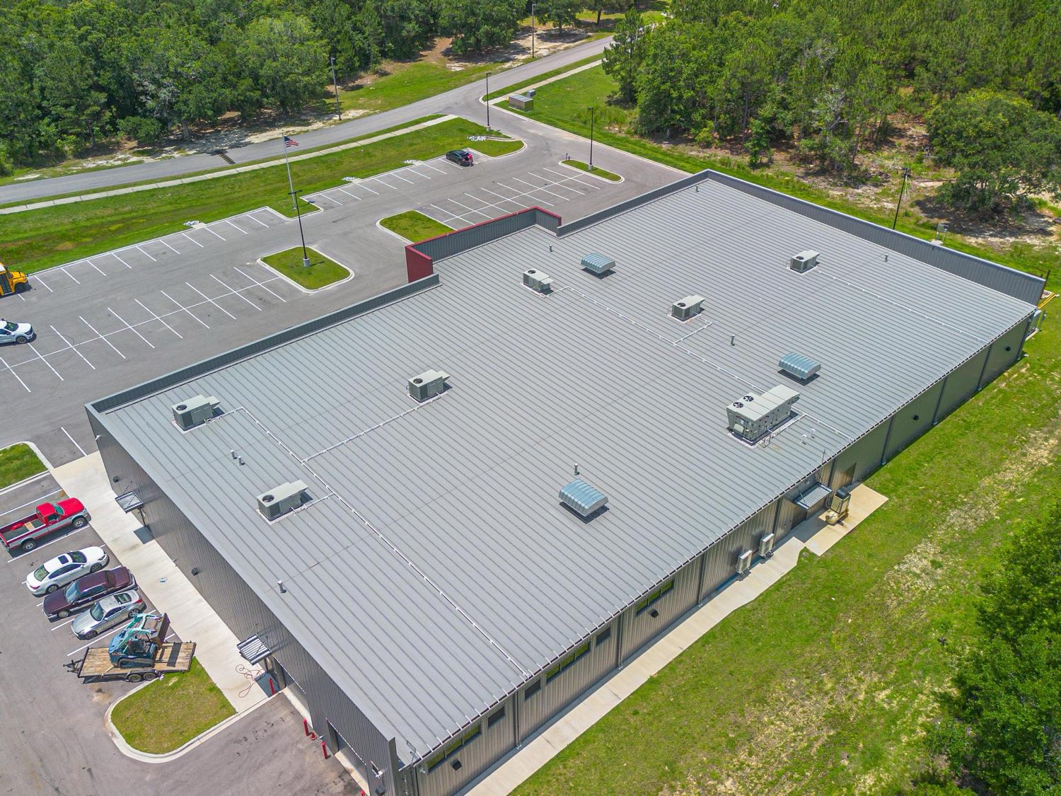 Shop-formed edge metal on a commercial roofline