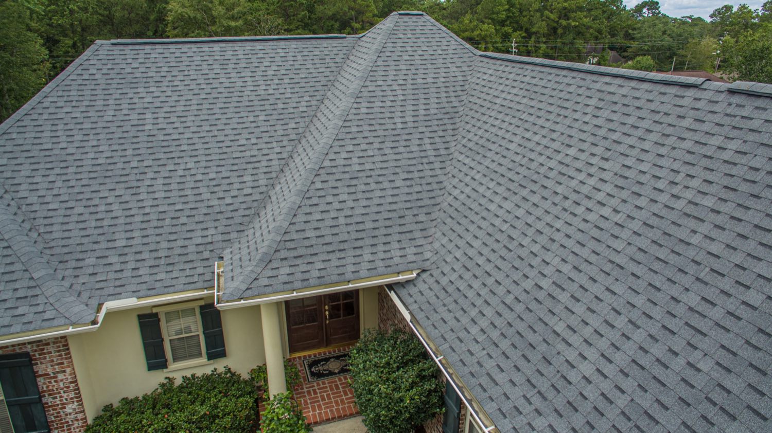 Front approach to a Diamondhead Mississippi home with a new architectural shingle roof